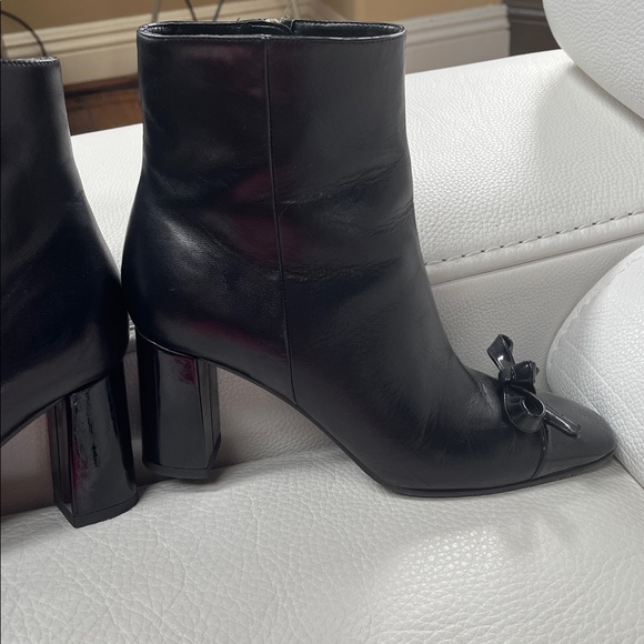 Kate Spade black leather boots with bow and patent leather accents - Picture 7 of 13